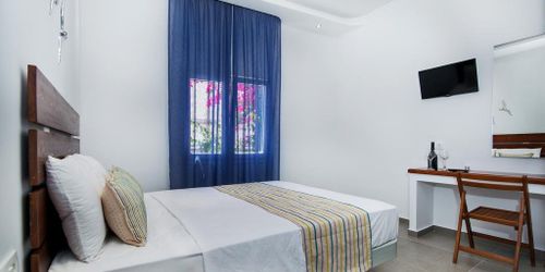 Забронировать Santorini Facile Fira Rooms