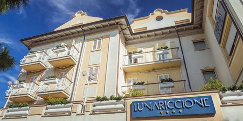 Забронировать Hotel Luna Riccione e Aqua Spa