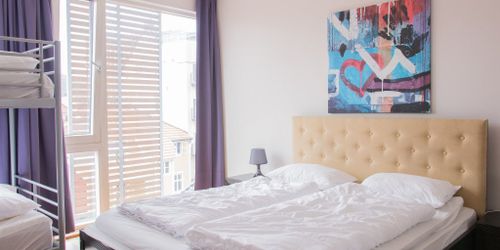Забронировать Marken Guesthouse