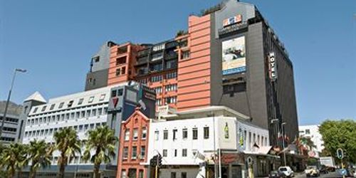 Забронировать Cape Town Lodge Hotel