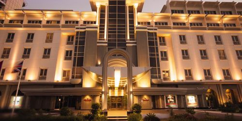 Забронировать Mövenpick Hotel & Apartments Bur Dubai