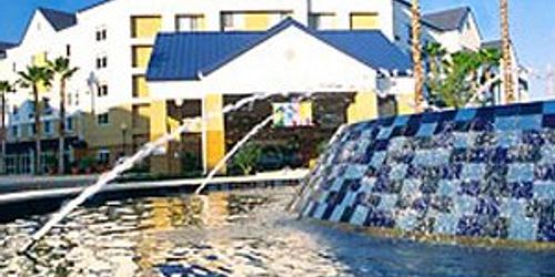 Забронировать Fairfield Inn & Suites by Marriott Orlando Lake Buena Vista in the Marriott Village