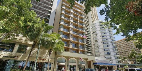 Забронировать Aston Waikiki Beachside Hotel
