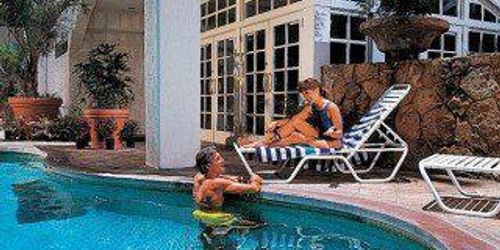 Забронировать Coconut Waikiki Hotel, a Joie de Vivre Hotel