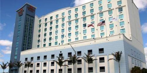 Забронировать Crowne Plaza Hotel & Resorts Fort Lauderdale Airport/ Cruise