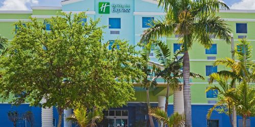Забронировать Holiday Inn Express Hotel & Suites Fort Lauderdale Airport/Cruise Port
