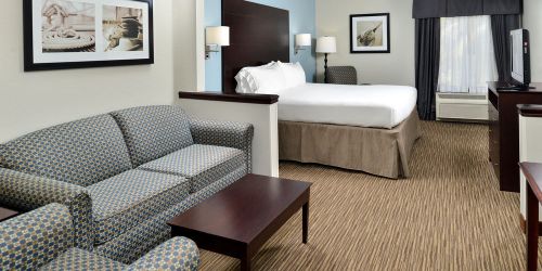 Забронировать Holiday Inn Express Hotel & Suites Tampa-Rocky Point Island