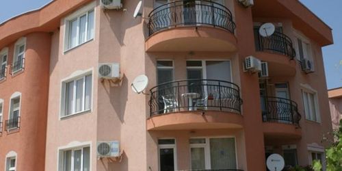 Забронировать Black Sea Resort Apartment