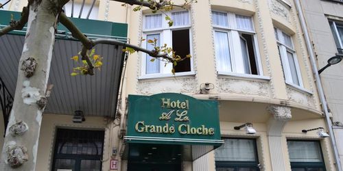 Забронировать Hotel A La Grande Cloche