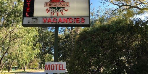 Забронировать Kings Park Motel