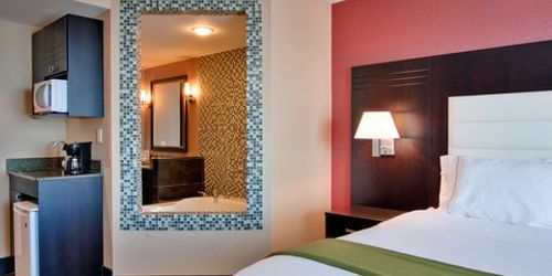 Забронировать Holiday Inn Express Hotel & Suites Ottawa West-Nepean
