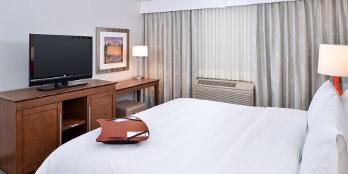 Забронировать Hampton Inn & Suites by Hilton Calgary University NW