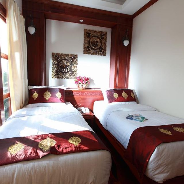 โรงแรมมโนรม บูทีค (Manorom Boutique Hotel)