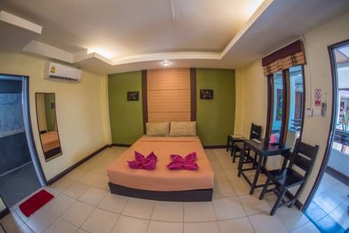 เฮือนดาหลา รีสอร์ท (Huandalha Resort)