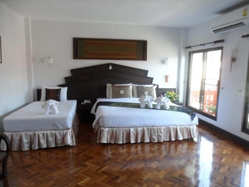ใบหยกชาเล่ต์ (Baiyoke Chalet)