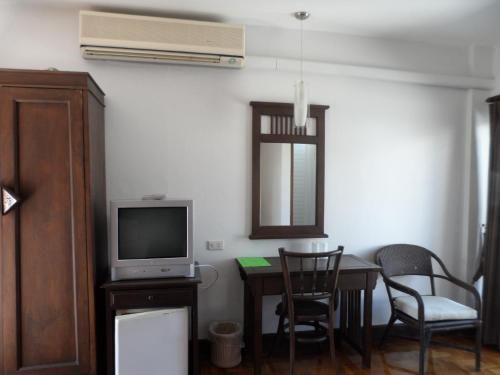 ใบหยกชาเล่ต์ (Baiyoke Chalet)