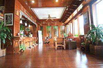 ใบหยกชาเล่ต์ (Baiyoke Chalet)