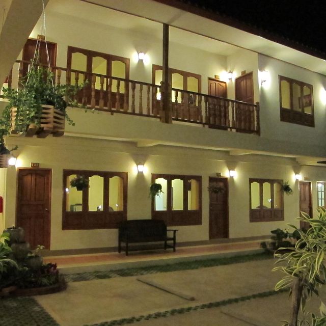เฮือนข่วงน่าน (Huen Kuang Nan Hotel)
