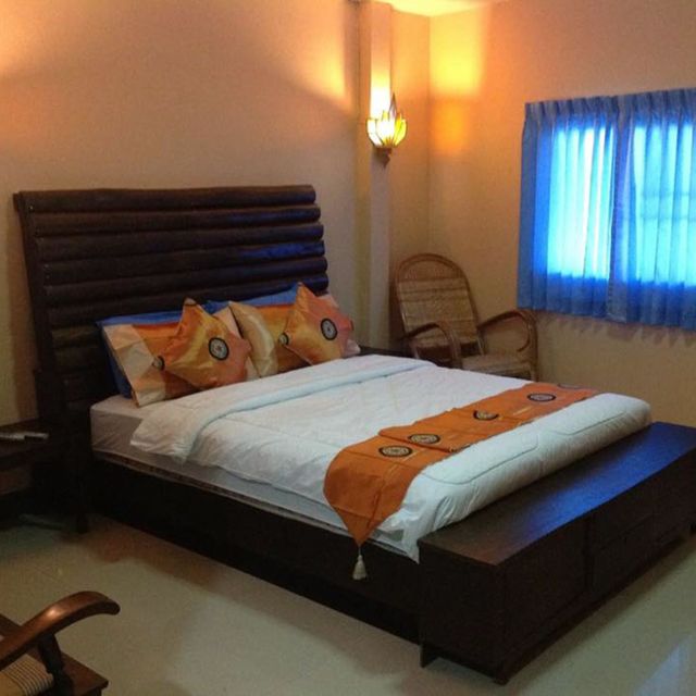 เรือนแก้วรีสอร์ท (Ruen Kaew Resort)
