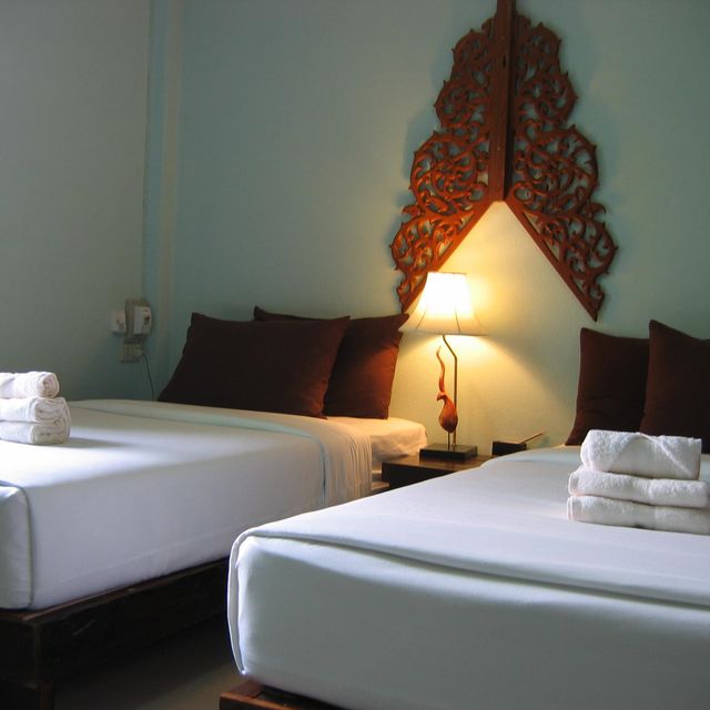 เรือนแก้วรีสอร์ท (Ruen Kaew Resort)