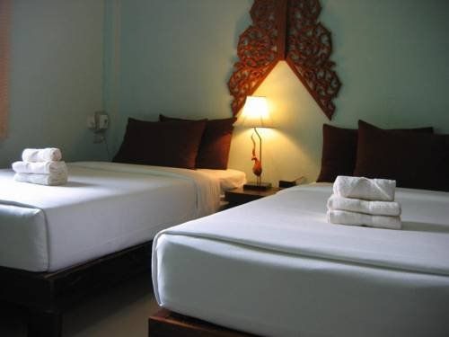 เรือนแก้วรีสอร์ท (Ruen Kaew Resort)