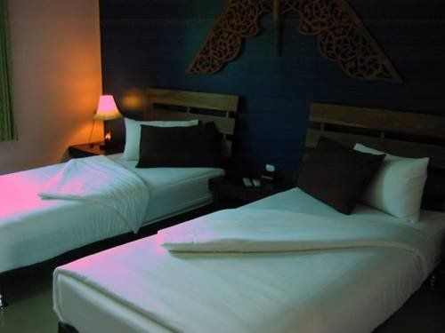 เรือนแก้วรีสอร์ท (Ruen Kaew Resort)
