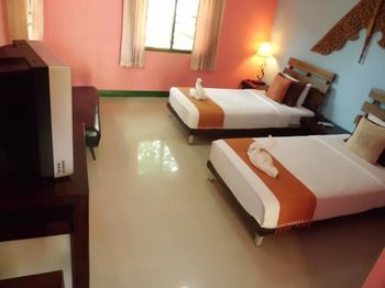 เรือนแก้วรีสอร์ท (Ruen Kaew Resort)
