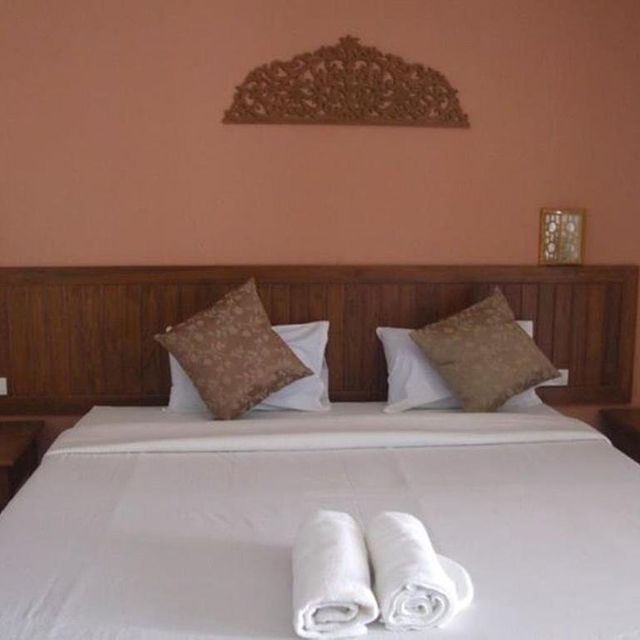 โรงแรมบุษน้ำทอง (Butnamtong Hotel)