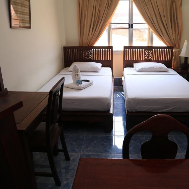 อรุณ เรซิเด้นซ์  โฮเต็ล (Aroon Residence Hotel)