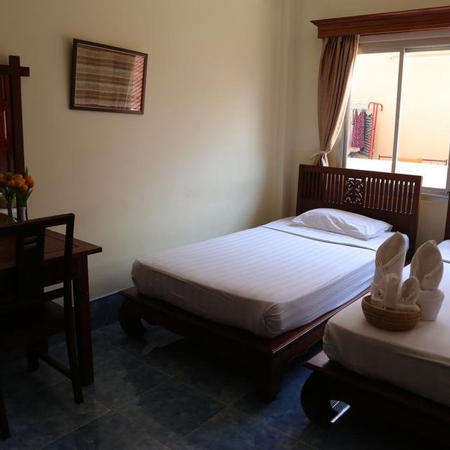 อรุณ เรซิเด้นซ์  โฮเต็ล (Aroon Residence Hotel)