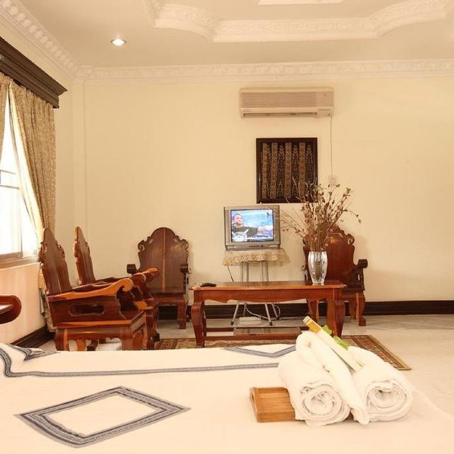 อรุณ เรซิเด้นซ์  โฮเต็ล (Aroon Residence Hotel)