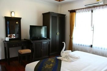 อภิราตา รีสอร์ท (Apirata Resort)