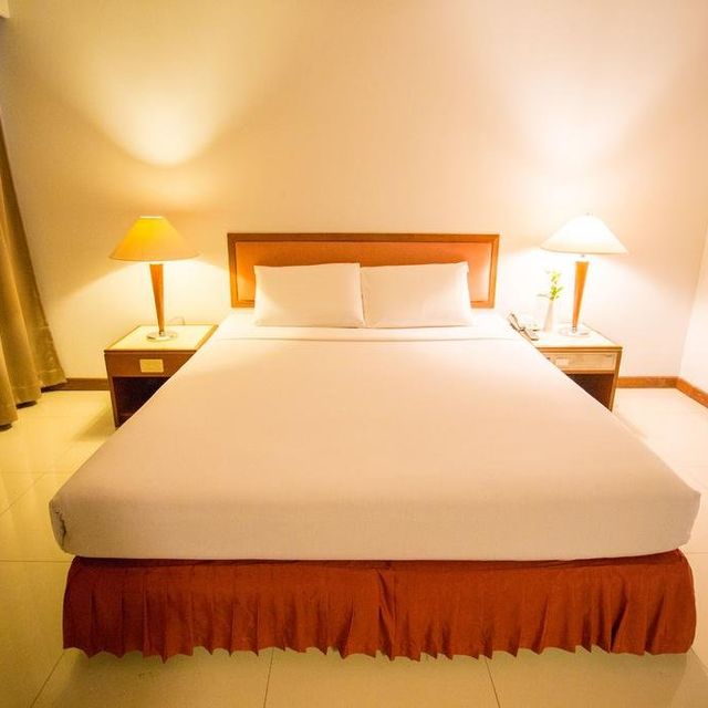 โรงแรมฟรายเดย์ (Friday Hotel)