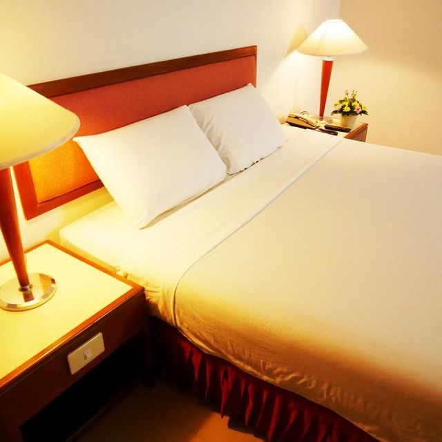 โรงแรมฟรายเดย์ (Friday Hotel)