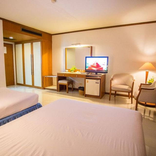 โรงแรมฟรายเดย์ (Friday Hotel)
