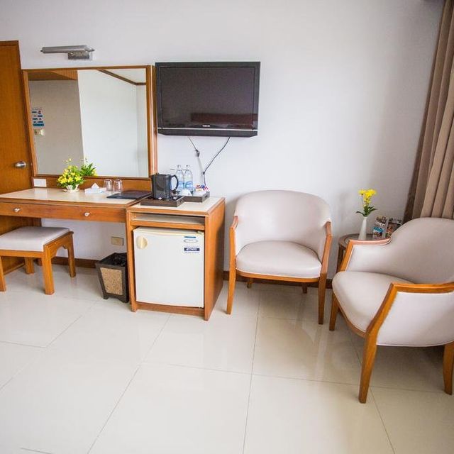 โรงแรมฟรายเดย์ (Friday Hotel)
