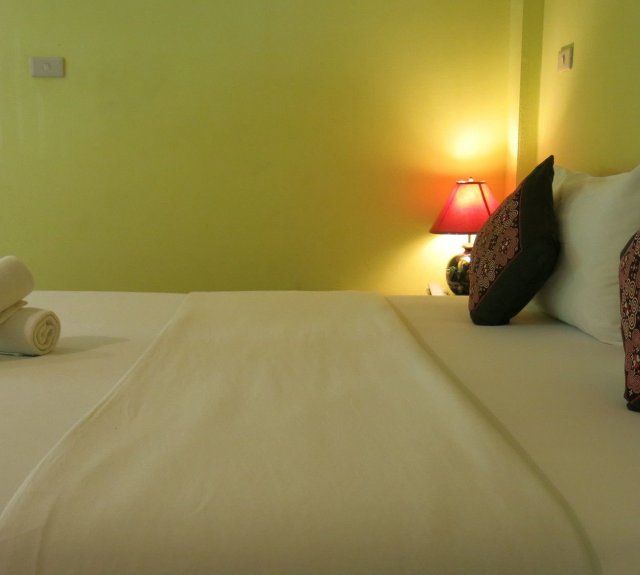 โรงแรมบ้านหละปูน (Baan Lapoon Hotel)